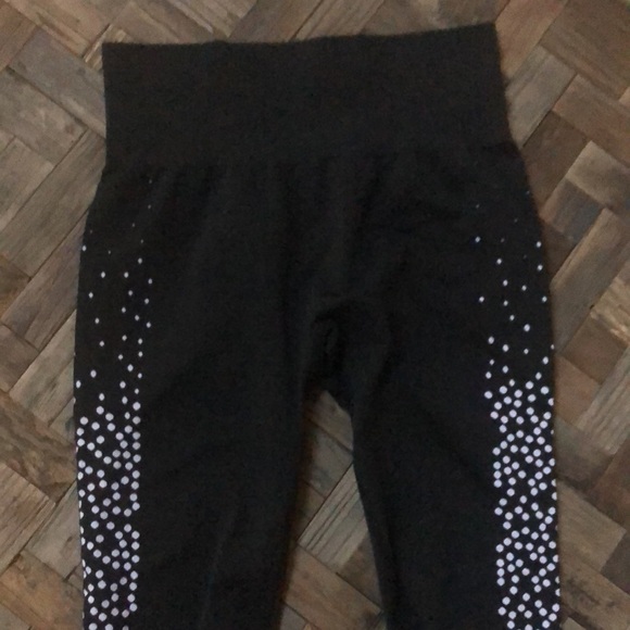 Fabletics Seamless Printed Jacquard Dot Leggings - Picture 4 of 9